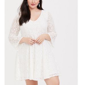 NWT TORRID IVORY LACE BELL SLEEVE TRAPEZE DRESS